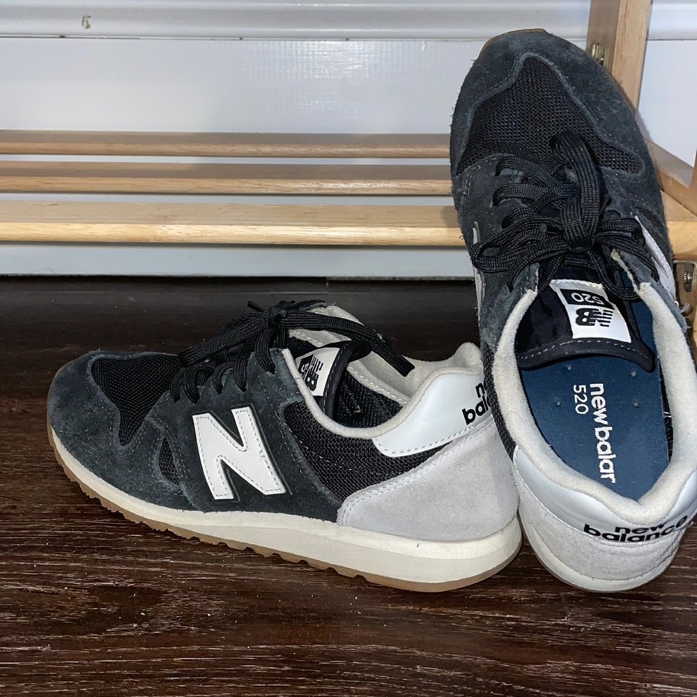 Black New Balance 520s